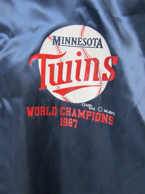 lot 70 image: Vintage 1987 MN TWINS World Series Jacket - Size XL