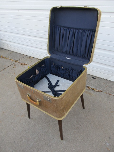 lot 76 image: Vintage Suitcase Side Table wStorage