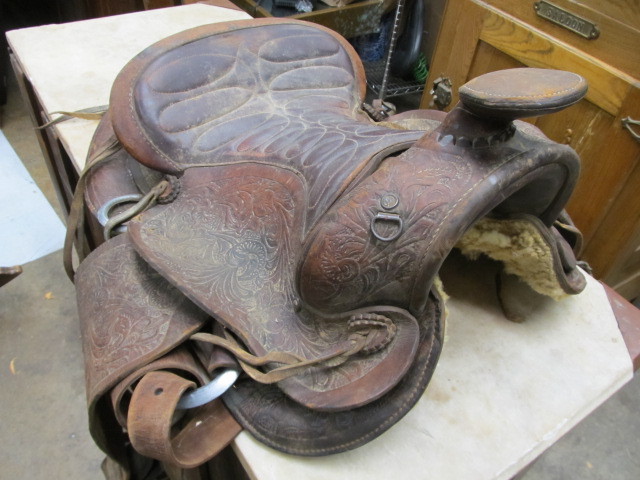 lot 88 image: Vintage Western Leather Horse Saddle