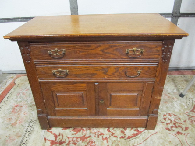 lot 92 image: Nice Antique Oak Commode