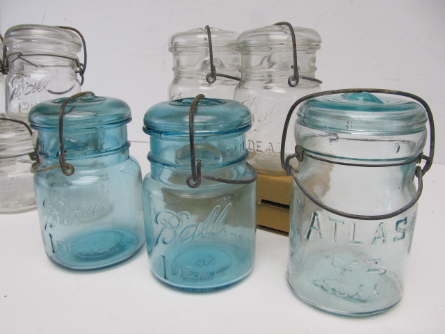 lot 113 image: Lot of Vintage Short Ball Jars wBale Top
