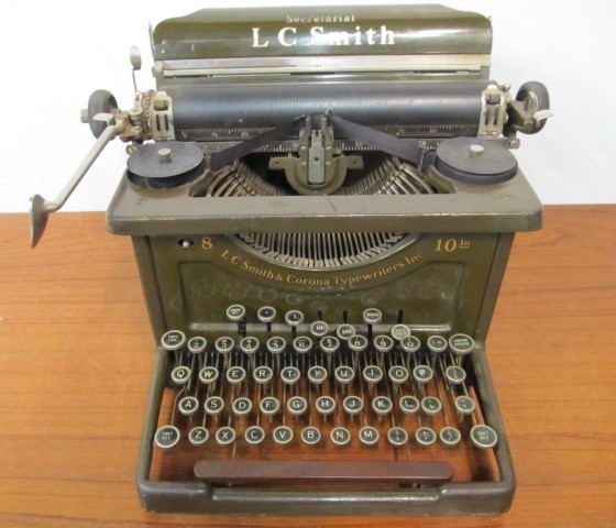 lot 115 image: Nice Vintage Military Green L.C. SMITH Typewriter