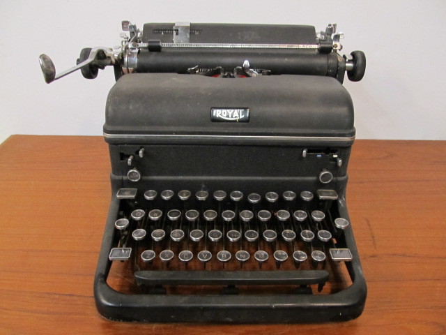 lot 116 image: Vintage ROYAL Typewriter