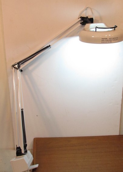 lot 118 image: Magnifying WorkbenchDrafting Desk Lamp
