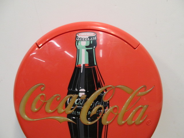 lot 119 image: 1990s COCA COLA Table Top or Wall Telephone