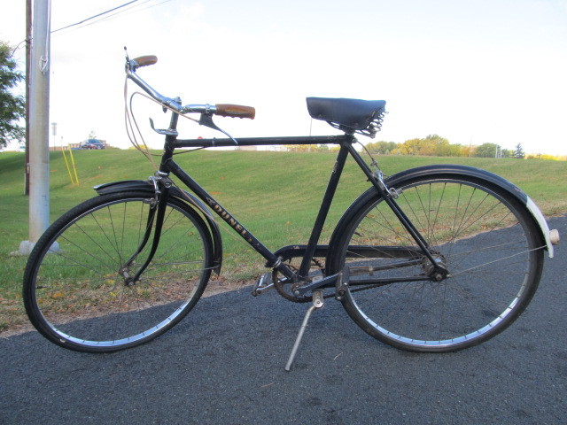 lot 130 image: Nice Vintage DUNELT Bicycle