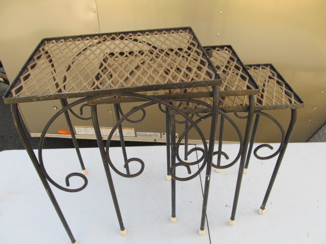 lot 141 image: Set of 3 Vintage Iron Patio Nesting Table wWire Mesh Tops
