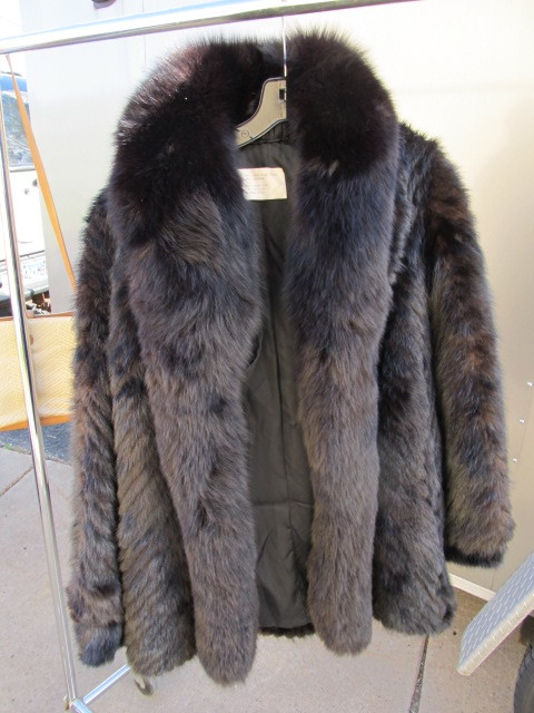 lot 142 image: Vintage Fox & Mink Waist Length Ladies Fur Coat