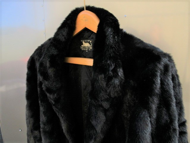 lot 145 image: Donna Salyers FABULOUS FURS 34 Length Faux Fur Coat