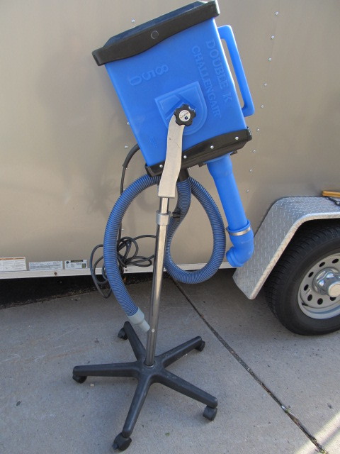 lot 195 image: Working CHALLENGAIR Double K Model 850-XL 2-Speed Pet Grooming Dryer