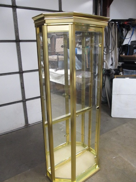 lot 60 image: NICE GoldBrass Mirrored  Lighted Display Cabinet