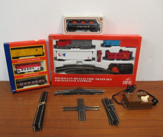 lot 186 image: Group of Mint in Box HO Trains