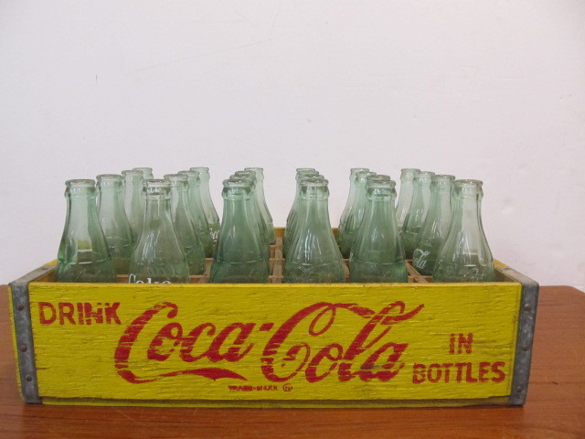 lot 189 image: Vintage Yellow COCA COLA Divided Wooden Bottle Crate wBottles