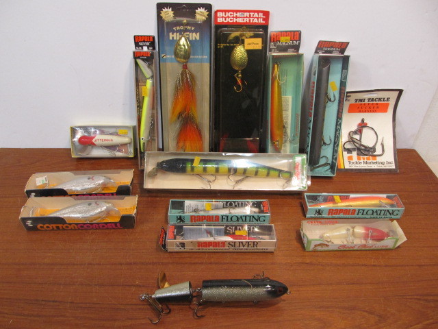 lot 193 image: Nice Group of LARGE Unused Musky Fishing Lures
