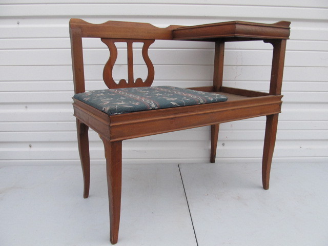 lot 211 image: Vintage Telephone Gossip Bench
