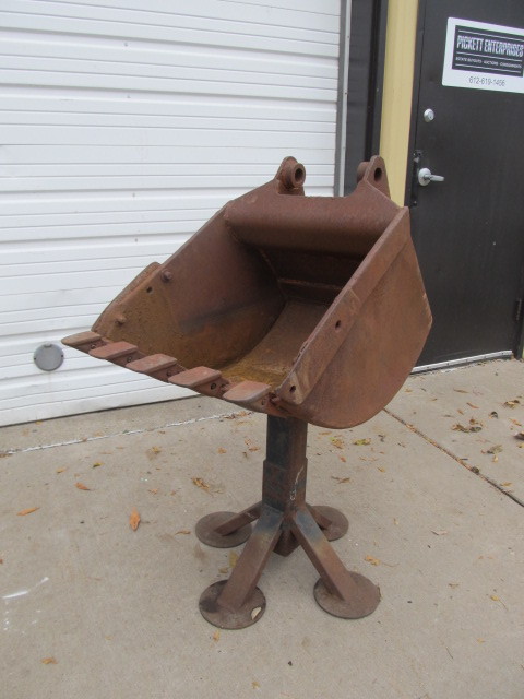 lot 230 image: Heavy Duty Industrial Machine Shovel Scoop Yard Sculpture Fountain - See Video