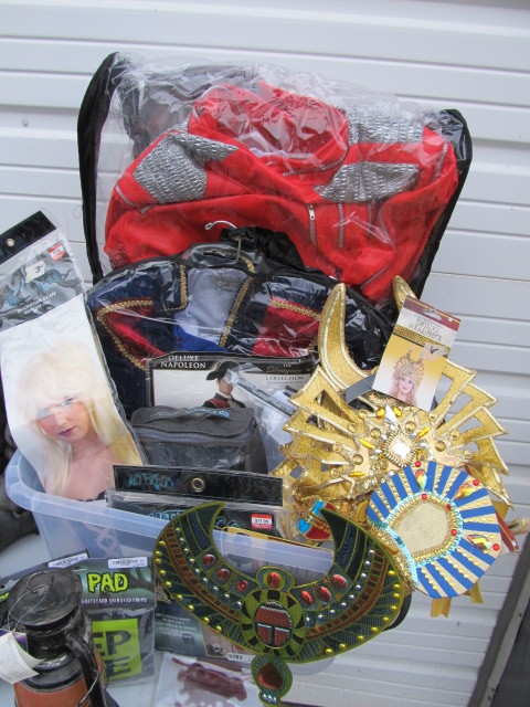 lot 267 image: Large Lot of Higher End HALLOWEEN Decorations Monsters etc #2