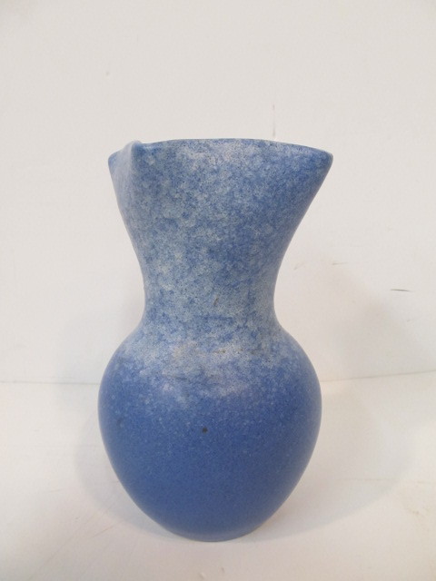 lot 261 image: Signed Vintage Hywood by Niloak 1930s Art Pottery Vase