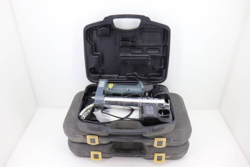 lot 27 image: (3) Lincoln & Nikota Grease Guns