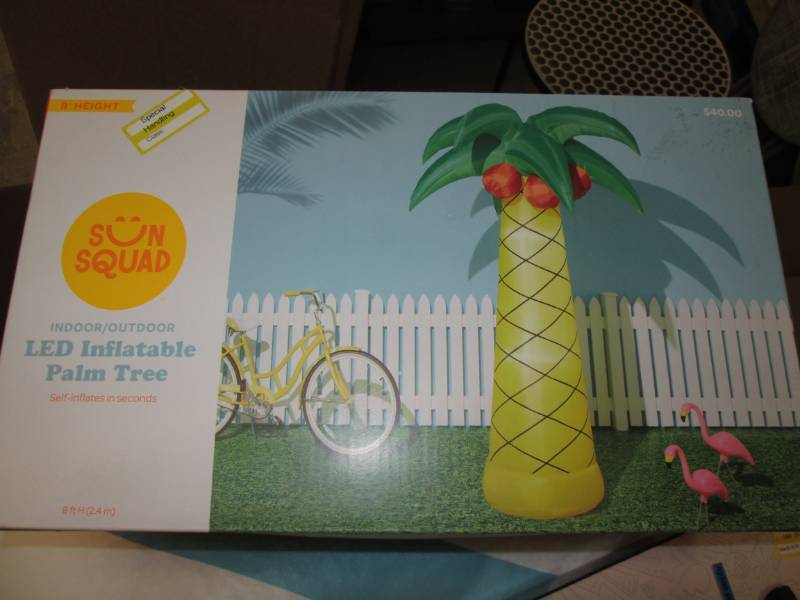 lot 5 image: LED Inflatable Palm Tree 8 Heigh (...