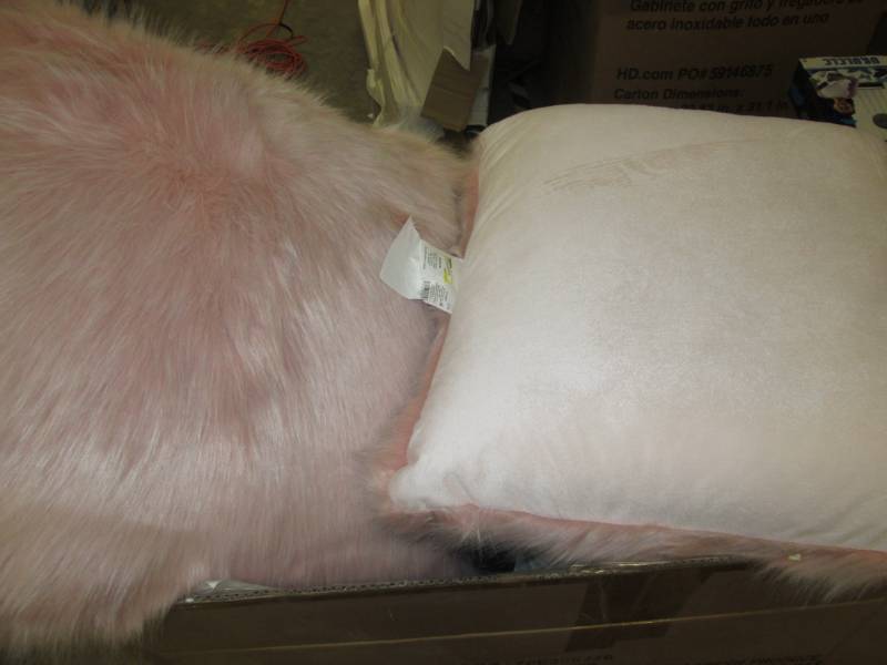 lot 7 image: Room Essential Toss Pillows (2 pcs)...