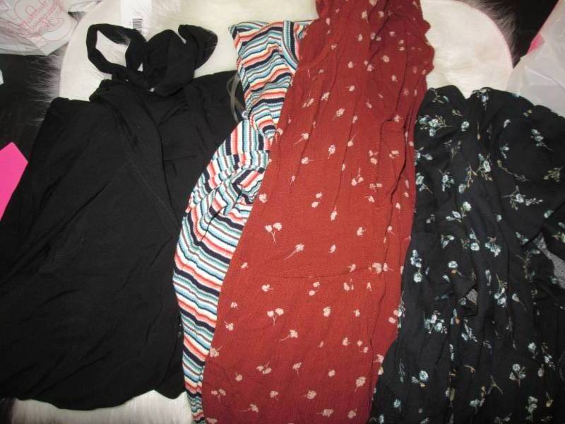 lot 16 image: 5 pcs.  3 Summer Dresses (S)  & 1...