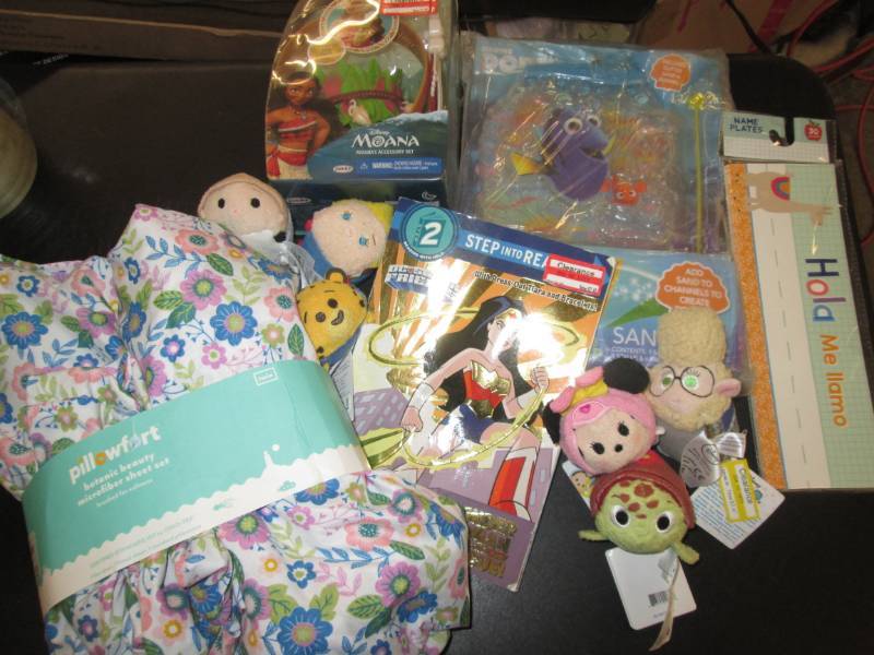 lot 28 image: Twin Sheet Set, Moana Accessory Kit...