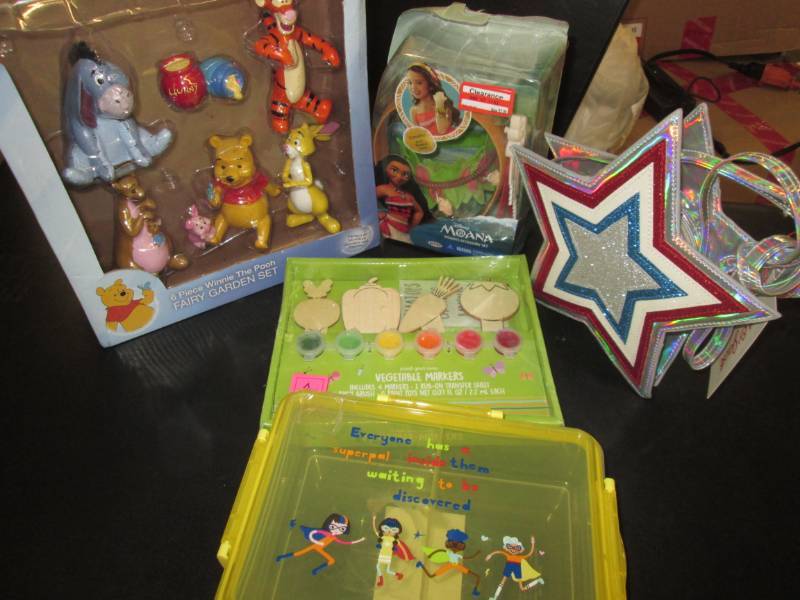 lot 30 image: Winnie The Pooh Garden Set, 4th Of ...