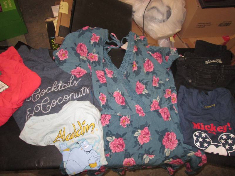 lot 35 image: (L) Womans Clothing- Jeans (16), T...