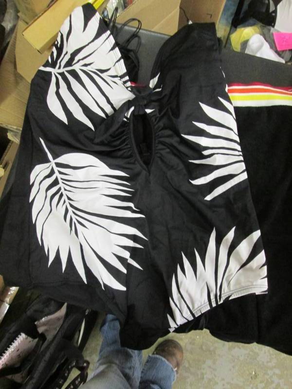 lot 107 image: Summer Womans (XL & XXL) Clothing ...