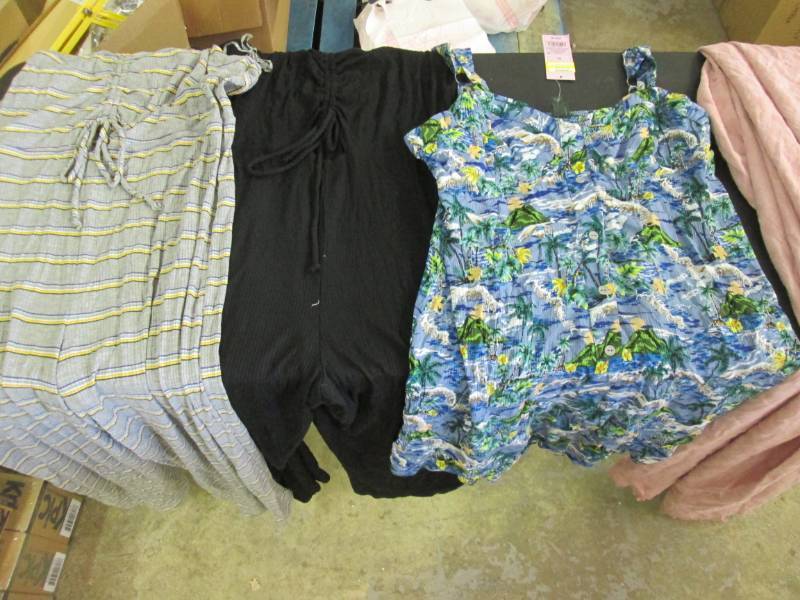 lot 109 image: XL Womans SpringSummer Clothing- ...