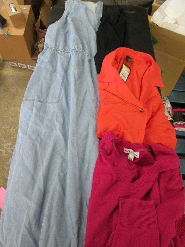 lot 111 image: XL Womans SpringSummer Clothing- ...