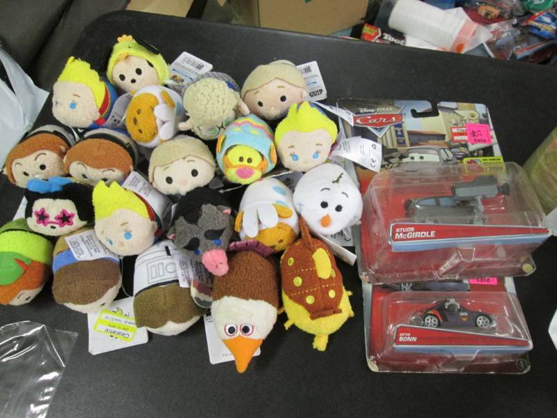 lot 120 image: Disneys Cars, Disney Mini Figurine...