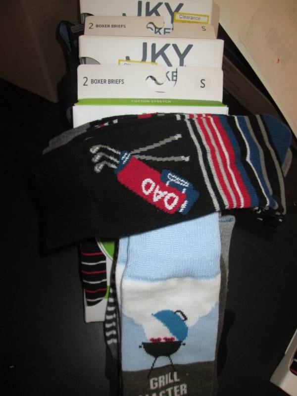 lot 11 image: 3 Packages Of Mens Small Boxer Bri...
