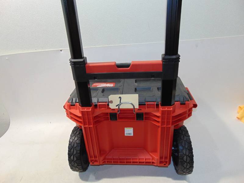 Milwaukee PACKOUT 22 in. Rolling Tool Box