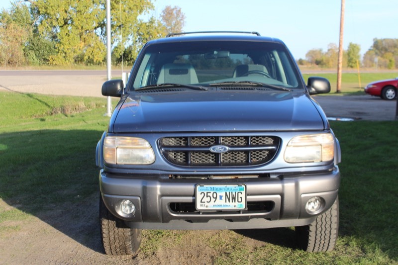 2000 Ford Explorer XLT 4x4  -Two Owner-