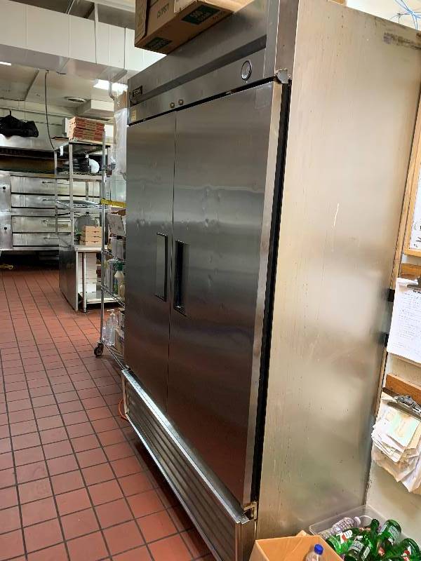 lot 6 image: True, Mod #GDM-49-EC1, Stainless Steel commercial refrigerator, NSF,caster mounted, 115 volts, 9.0 amps, 54x30x83.5HRuns Cools