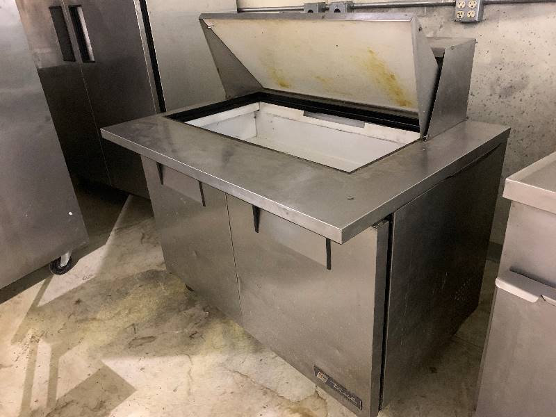 lot 11 image: True, Mod #TSSU-60-8, refrigerated prep table, NSF-7, SN 3204223, caster mounted, 115 volts, 7.8 amps,Runs Cools