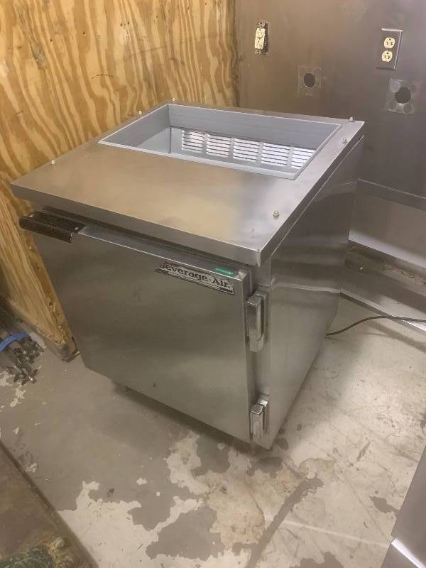 lot 23 image: Beverage Air, Mod #SUR27, refrigerated prep table, NSF, SN 3412319, 115 volts, 4.0 amps, Runs Cools