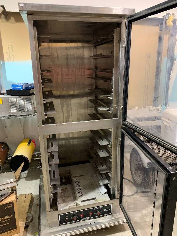 lot 30 image: Wilder, glass door proofer cabinet, NSF, caster mounted, 120 volts, 28x33.5x71H
