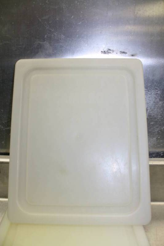 lot 127 image: Cambro 12 size Lids