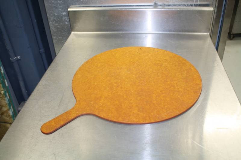 lot 131 image: Pizza Paddle