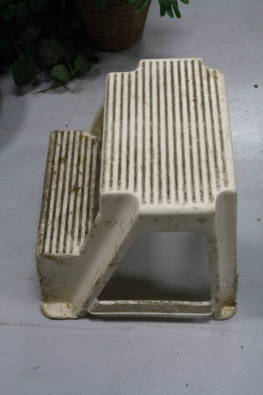lot 190 image: Step Stool