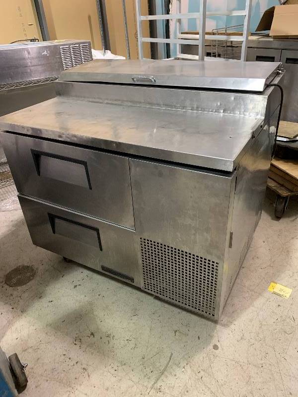 True 44inch Refrigerated Pizza Prep Table on Wheels, Model TPP-44, 115V, Runs and Cools&nbsp