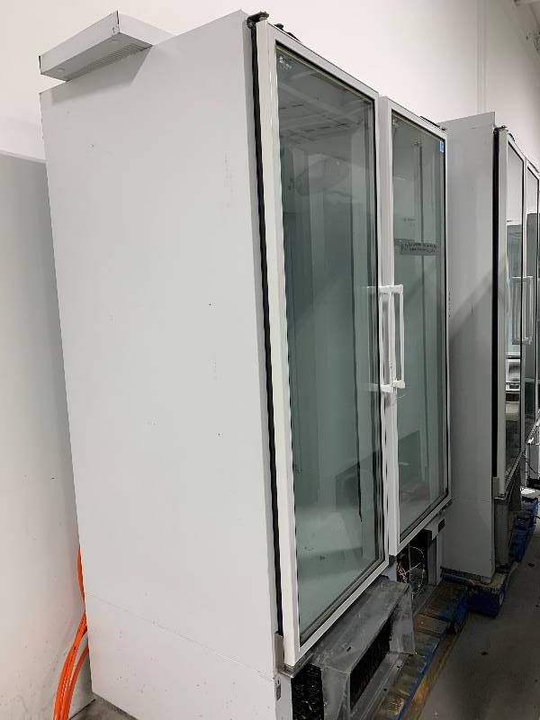 lot 4 image: MasterBuilt 2 Door Freezer 208V mod# BLG-48-HGP 12amps 1ph -Does not Start up