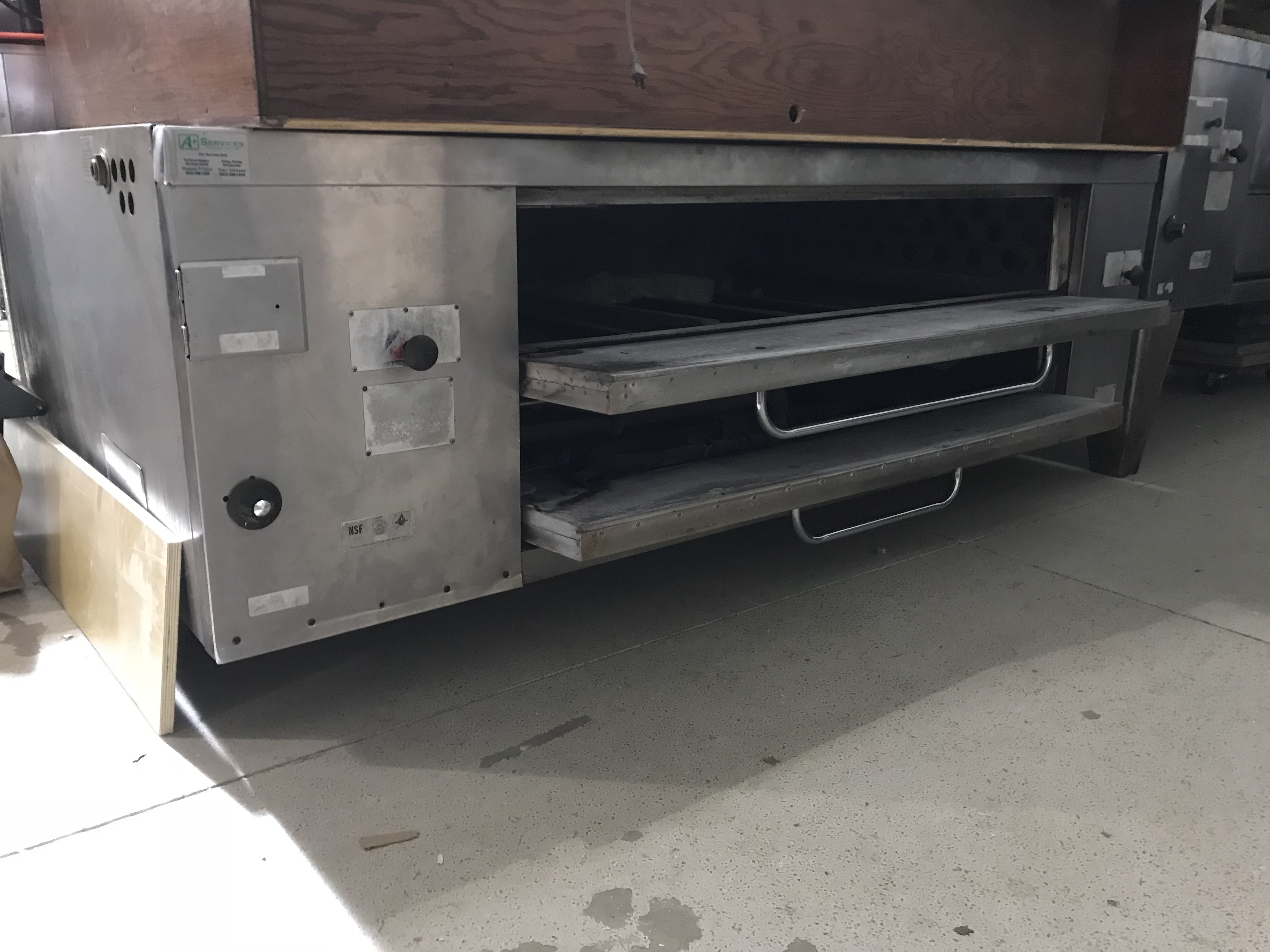 lot 9 image: Double Stack Bakers Pride Y800 Pizza Ovens