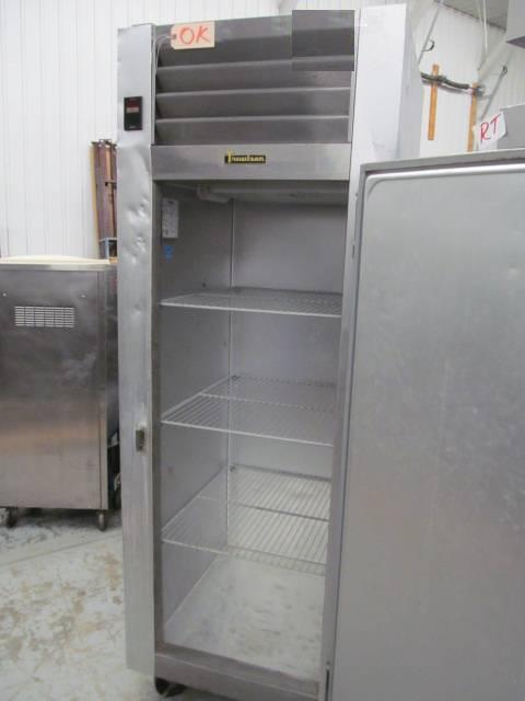 lot 21 image: Traulsen 1 Door Freezer on Wheels, Model G12011, 115V,Runs Freezes