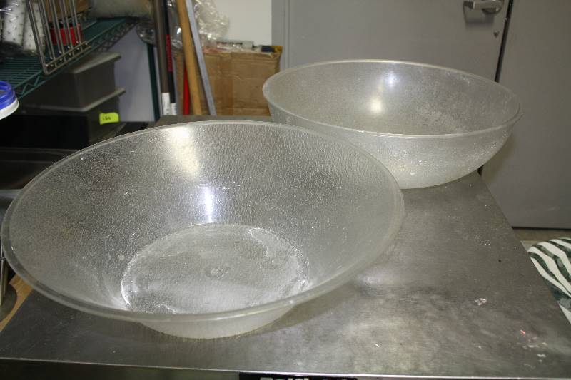 lot 101 image: Platic Serving Bowls