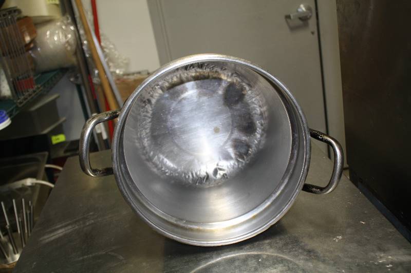 lot 109 image: Stock Pot