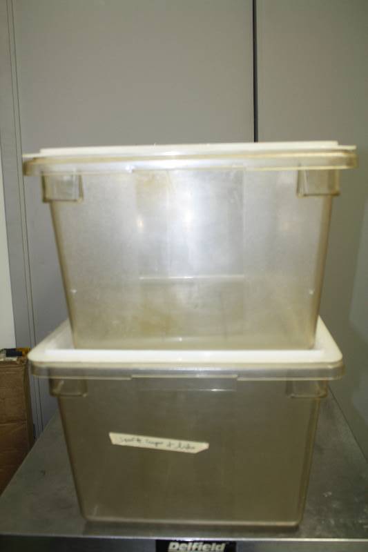 lot 116 image: Plastic Containers with Lids